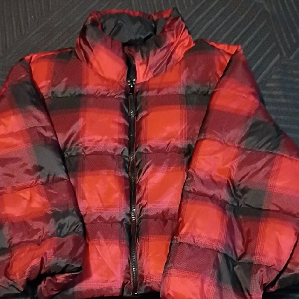 (18)Old Navy Black Puffer Jacket